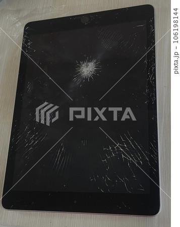 壊れたiPad 106198144
