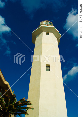 千葉県南房総市 白い野島崎灯台と青空 千葉県南房総市 白い野島崎灯台と青空 106198806