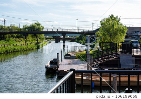 櫓舟 乗り場 川岸 106199069