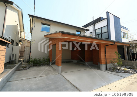 新築住宅のお洒落なガレージ 106199909