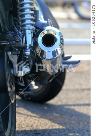 バイクのマフラー 106204175