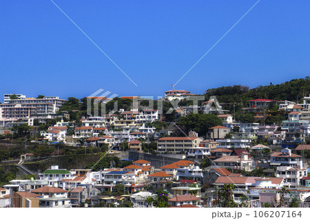 沖縄のカラフルな街並み 沖縄のカラフルな街並み 106207164