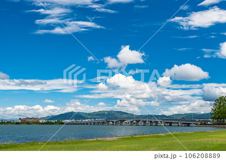 琵琶湖なぎさ公園から眺める近江大橋 琵琶湖なぎさ公園から眺める近江大橋 106208889