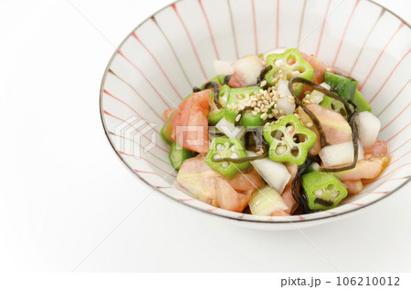 トマトとオクラのさっぱり塩昆布和え トマトとオクラのさっぱり塩昆布和え 106210012