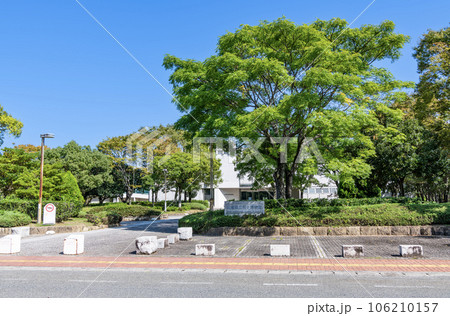 兵庫県姫路市　快晴の兵庫県立歴史博物館 106210157