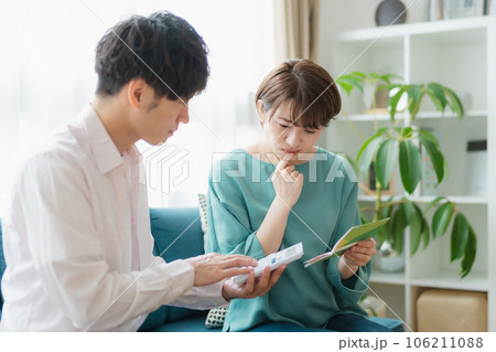 リビング カップル 深刻 リビング カップル 深刻 106211088