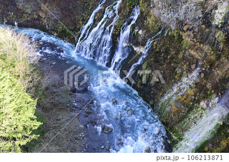 美瑛　秋の白髭の滝 106213871