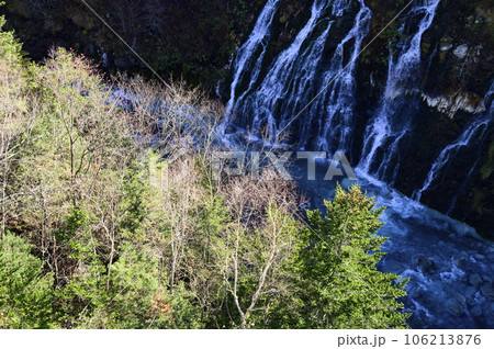 美瑛　秋の白髭の滝 106213876