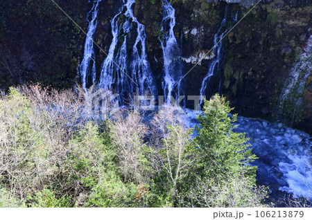 美瑛　秋の白髭の滝 106213879