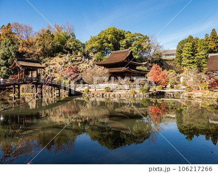 秋の虎渓山永保寺の境内の景色 106217266