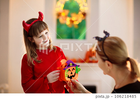 Kids trick or treat. Halloween fun for children. 106218485