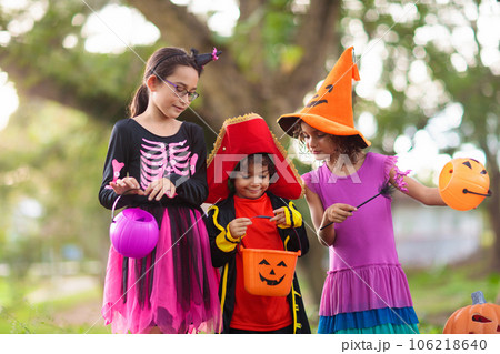 Kids trick or treat. Halloween fun for children. 106218640