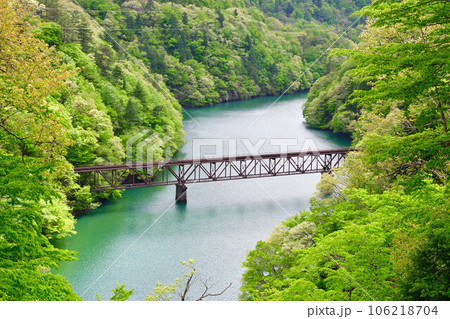 高清水スノーシェッドから第三只見川橋梁を望む（福島県） 106218704
