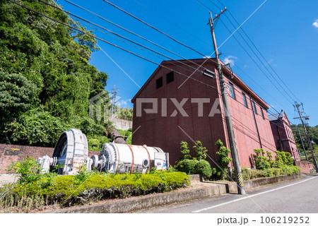 【長良川発電所】赤煉瓦調の発電所建屋と水車・発電機 【長良川発電所】赤煉瓦調の発電所建屋と水車・発電機 106219252
