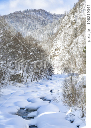 定山渓 月見橋から上流の二見吊橋方向　札幌市 106219343