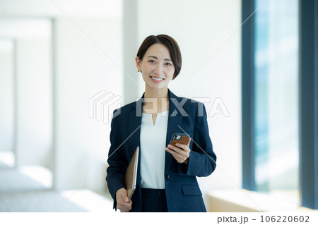 ミドルビジネスウーマン　　 106220602