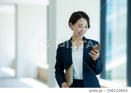 ミドルビジネスウーマン ミドルビジネスウーマン 106220603