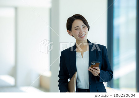 ミドルビジネスウーマン　　 106220604