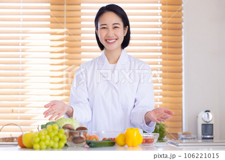 栄養士のポートレート 106221015