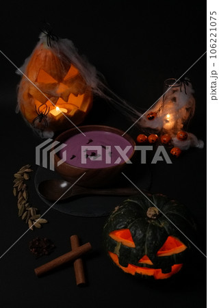 ハロウィンの禍々しいスープとジャックオーランタン 106221075