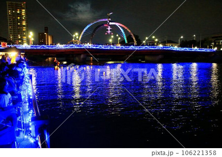 夏・夕涼みの川辺… イルミネーションが灯った春日部『古利根公園橋』 夏・夕涼みの川辺… イルミネーションが灯った春日部『古利根公園橋』 106221358