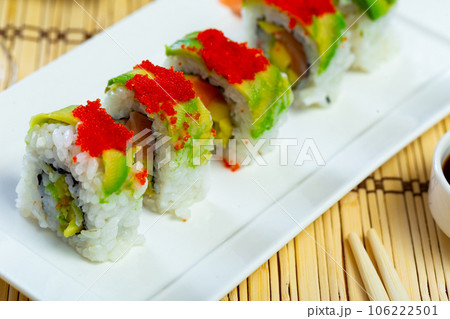 Uramaki with tobico topping 106222501