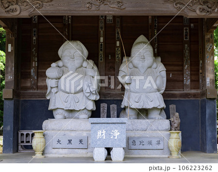 深大寺の大黒天と恵比須尊の石像の写真素材 [106223262] - PIXTA