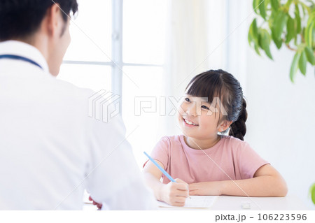 教育イメージ 勉強をする女の子 教育イメージ 勉強をする女の子 106223596