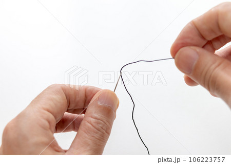 針穴に通された糸 針穴に通された糸 106223757