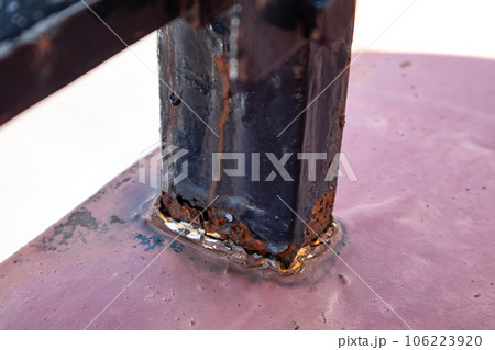 ベランダ手すりの根元の腐食 106223920