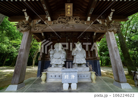 深大寺の大黒天と恵比須尊の石像 106224622