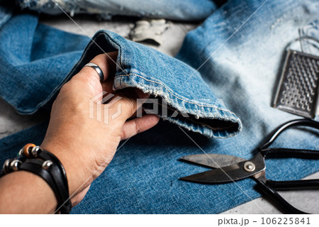 making distressed jeans 106225841