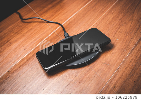 charging the smartphone 106225979