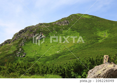 羅臼岳登山道羅臼平より望む 知床連山 三ッ峰 羅臼岳登山道羅臼平より望む 知床連山 三ッ峰 106226049