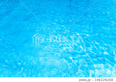 青くきれいな水面 106226288