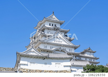 兵庫県姫路市　日本100名城　快晴の国宝姫路城天守 106226350