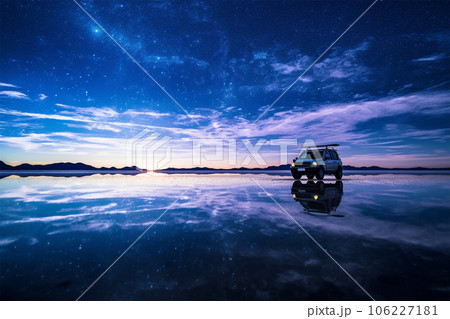 ウユニ塩湖と星空 106227181