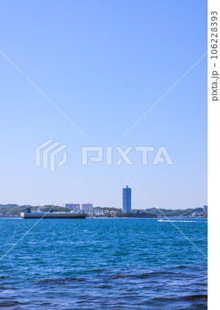 日間賀島から見た知多半島南端近辺　愛知県南知多町 106228393