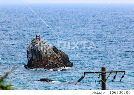 牛之浜海岸　岩礁の鳥居 106230200