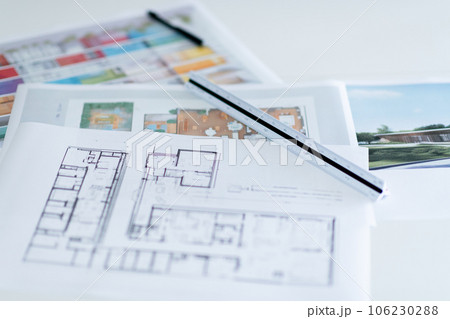 建築士・インテリアデザイナー・デスクワーク 106230288