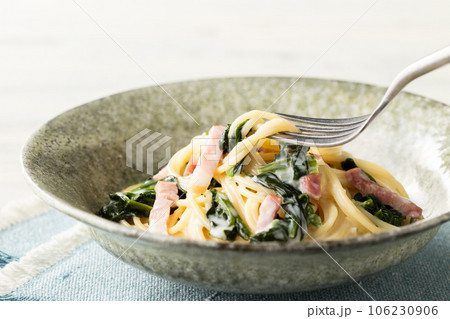 ほうれん草とベーコンのクリームスパゲッテイー 106230906