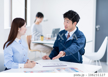 建築士・インテリアデザイナー・デスクワーク 建築士・インテリアデザイナー・デスクワーク 106231127