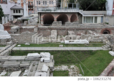ブルガリア・プロブディフ、古代ローマ遺跡のフォーラム 106231270