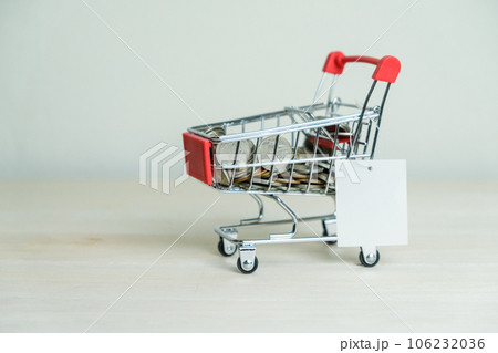 Shopping cart with a tag 106232036