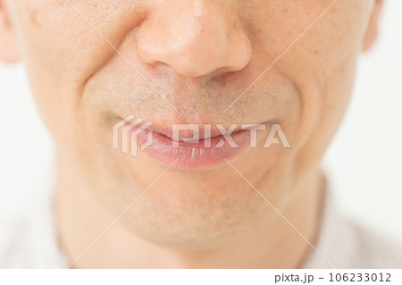 ほうれい線　口元　男性 106233012