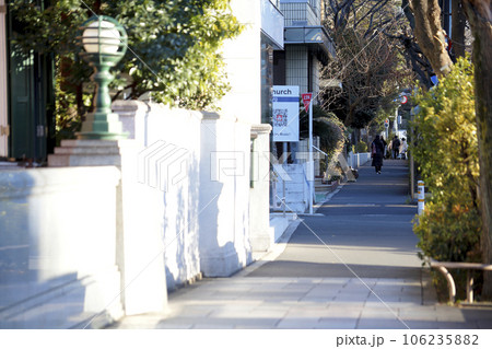 旧山手通り沿いの鉢山町辺りの歩道 旧山手通り沿いの鉢山町辺りの歩道 106235882