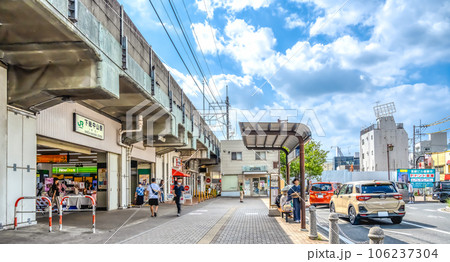千葉県船橋市の都市風景　下総中山駅 106237304