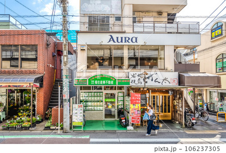 千葉県船橋市の都市風景　下総中山駅 106237305