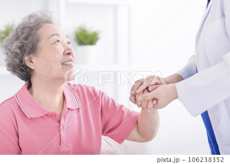 smiling elderly lady patient holding hand i palms smiling elderly lady patient holding hand i palms 106238352