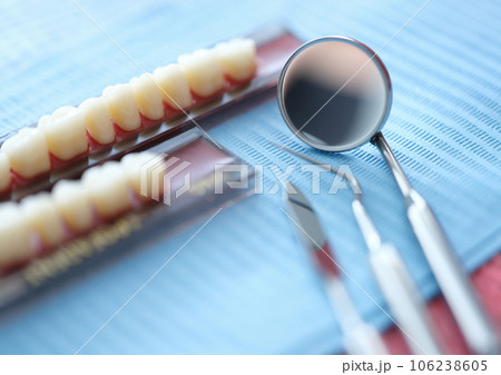 Set of dentures and dental instruments. closeup Set of dentures and dental instruments. closeup 106238605